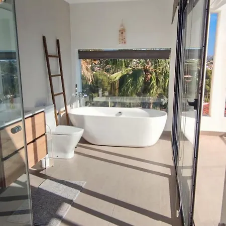 Casa Santi - Luxury Home- For 8 Guests